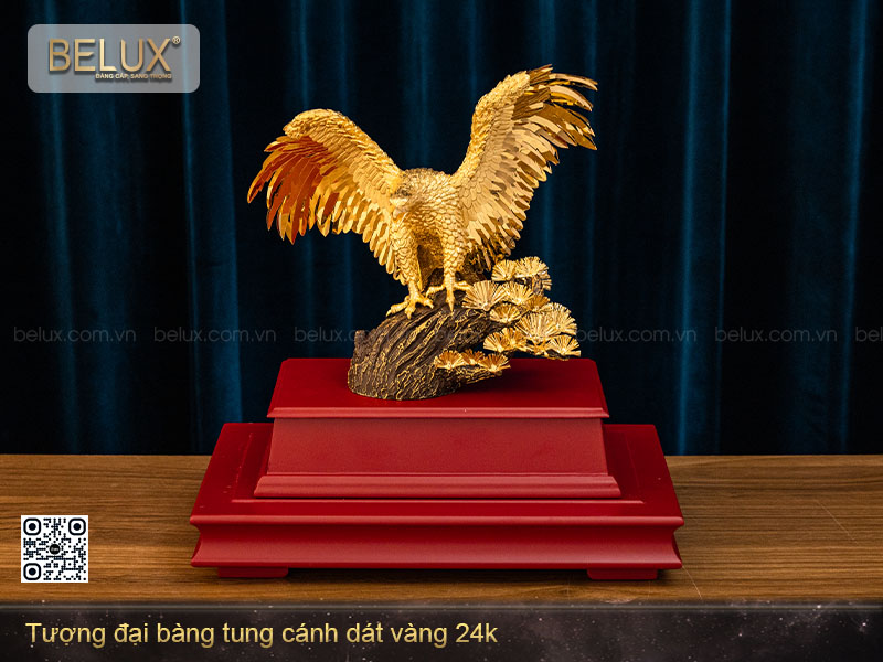 Tượng đại bàng tung cánh dát vàng 24K Mẫu 2